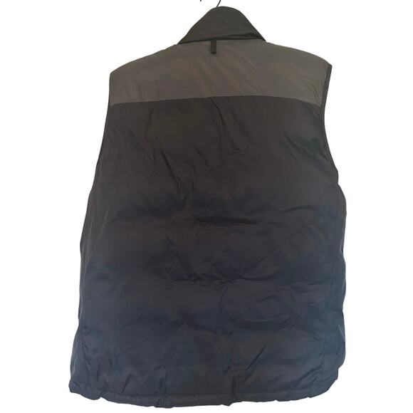 Gap men’s reversible puffer vest with built-in hood, Size L - Picture 2 of 11